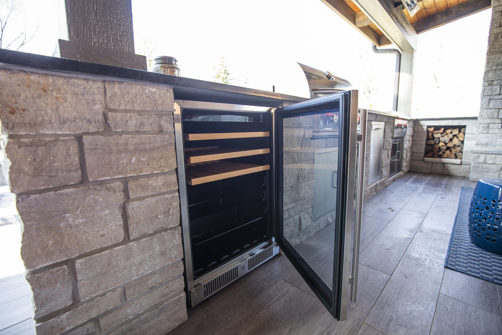 custom outdoor kitchens refrigerator