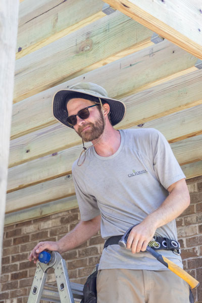 California Custom Decks deck builder