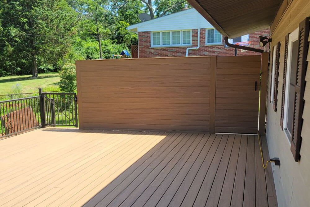 horizontal privacy wall on composite deck St. Louis