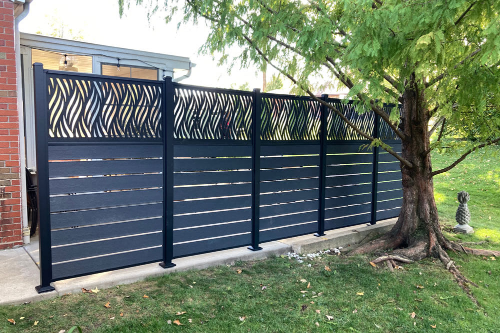 horizontal decorative privacy wall on composite deck St. Louis